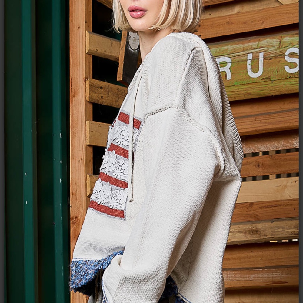 P9970–(🚨New Color) POL Patchwork Floral Lace Flag Hoodie ❤️🤍💙 - Picture 5 of 7